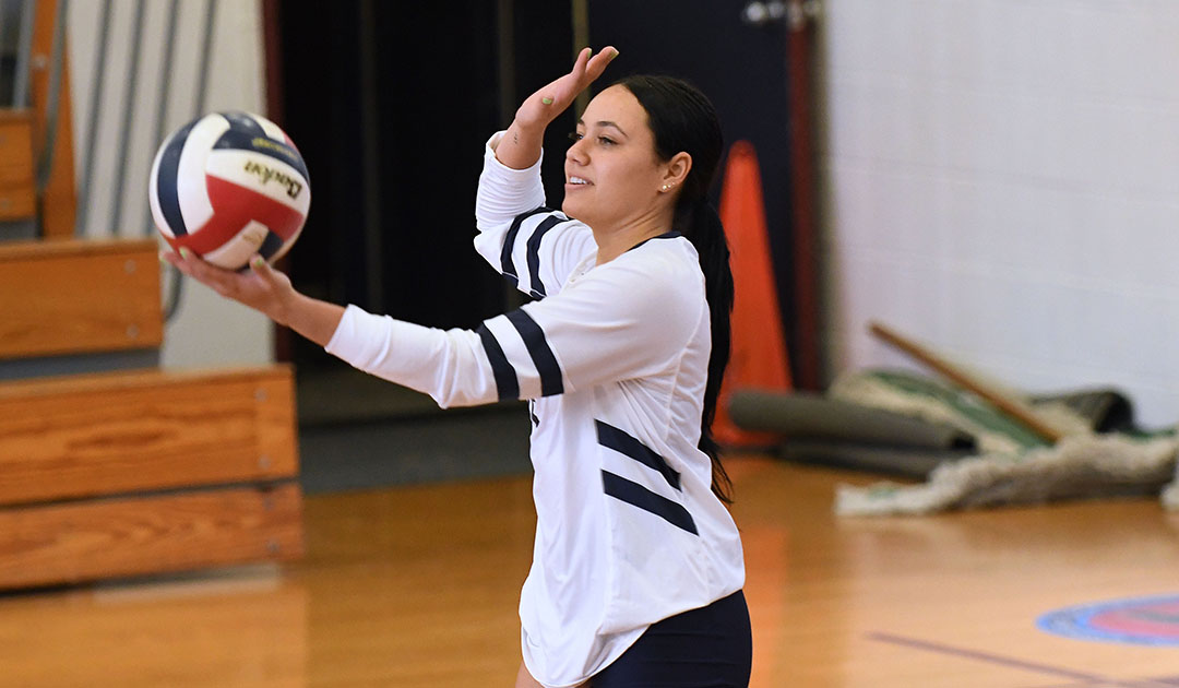 Women's Volleyball: Senior Night Sweep over Salem State